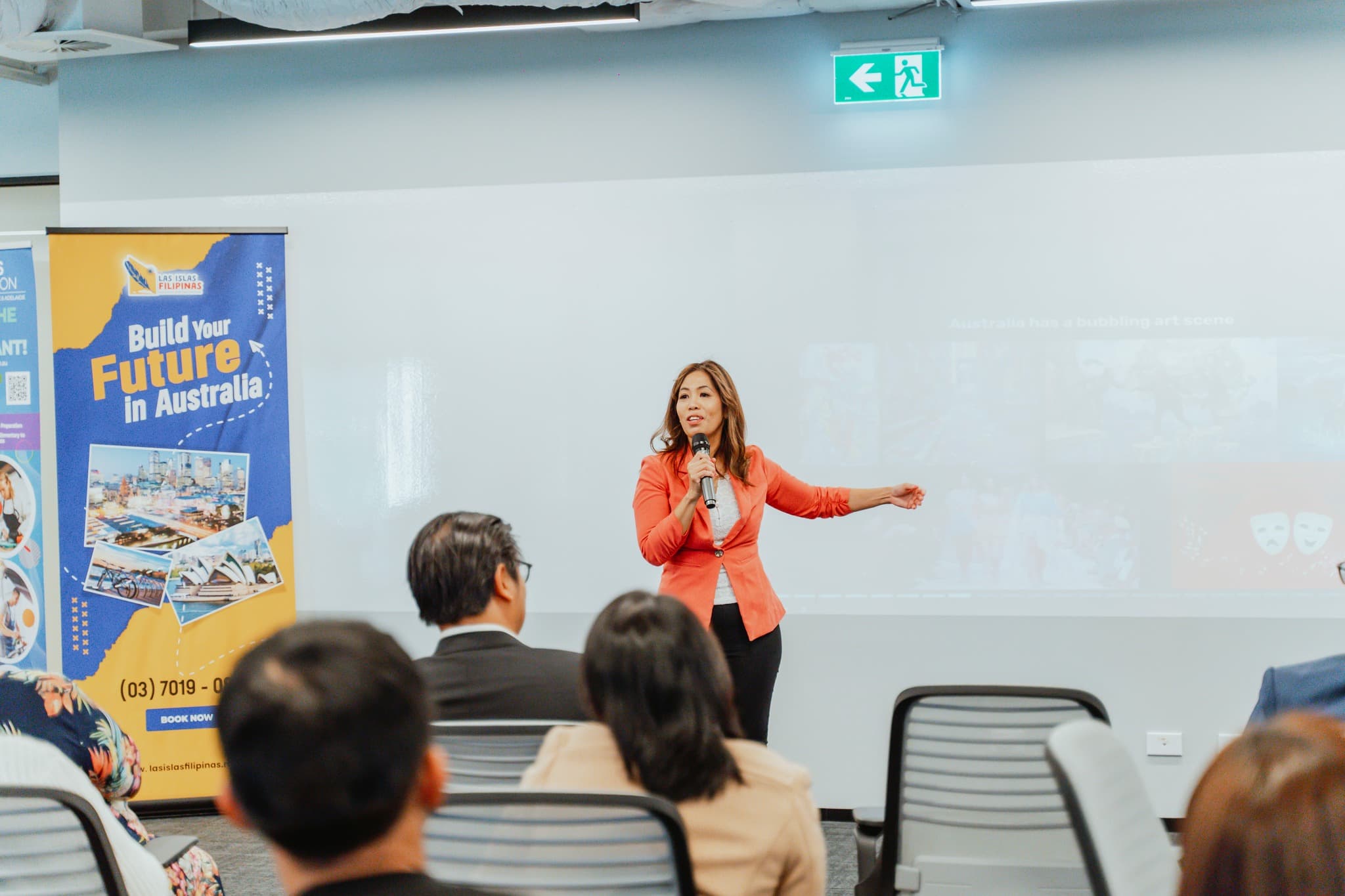 Lee Montajes speaking to an audience in an event room